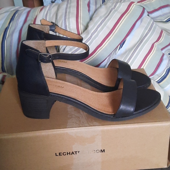 Le chateau genuine leather sandals NEW - Picture 2 of 6